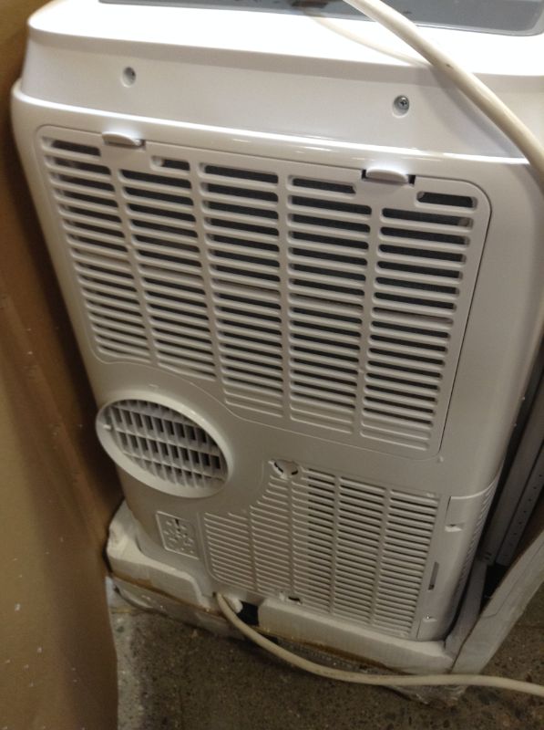 Photo 3 of BLACK+DECKER BPT08HWTB Portable Air Conditioner with Heat, 8,000 BTU SACC/CEC (12,500 BTU ASHRAE), Cools Up to 350 Square Feet, White