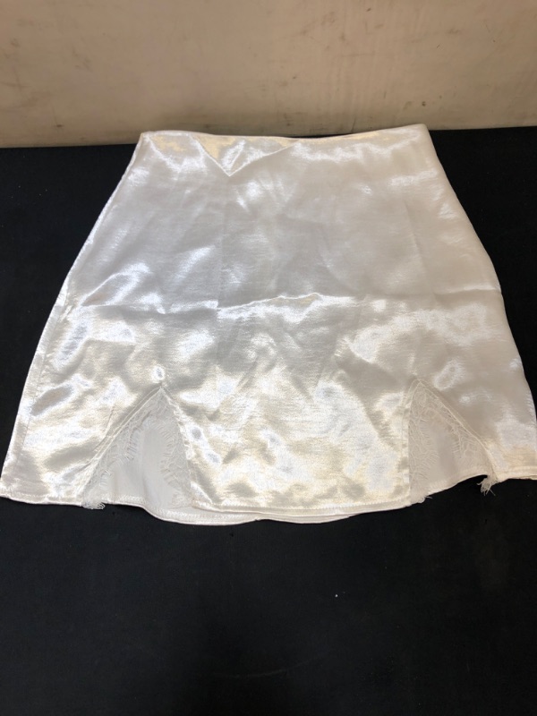 Photo 1 of LYANER WHITE SKIRT SIZE SMALL