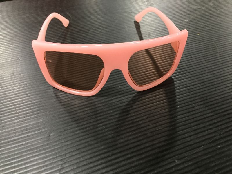 Photo 2 of Feisedy Vintage Square Sunglasses for Women in pink