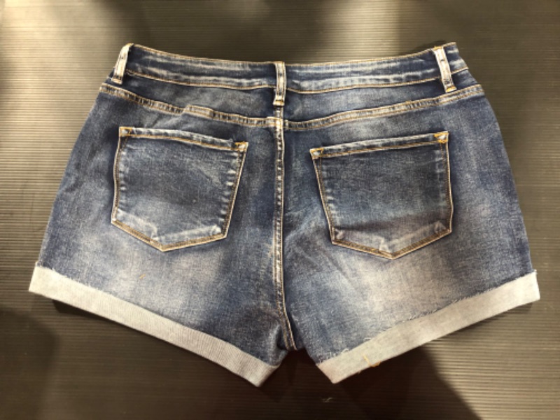 Photo 2 of XL WOMENS DENIM SHORTS