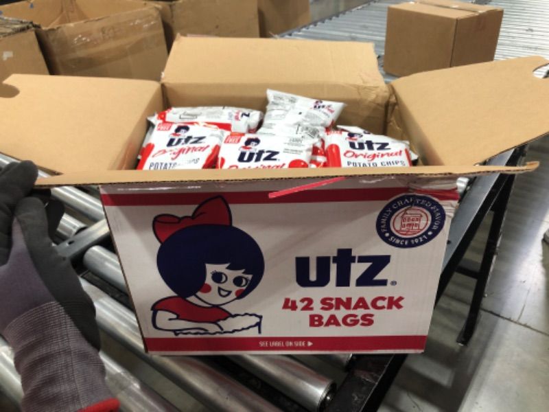 Photo 2 of 42 Count Utz Original 1 Oz Bags, Crispy Potato Chips Made from Fresh Potatoes, Crunchy Individual Snacks to Go, Cholesterol Free, Trans-Fat Free, Gluten Free Snacks BB 06 13 2022
