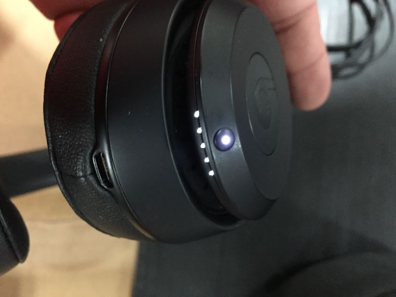 Photo 3 of Solo3 Wireless Headphones - Black
