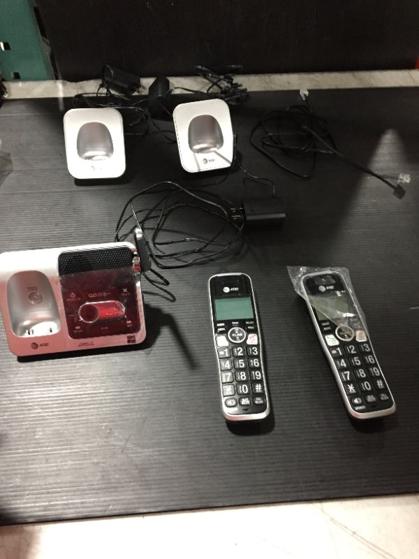 Photo 2 of AT&T 3 Station Home Phone Set MISSING ONE PHONE