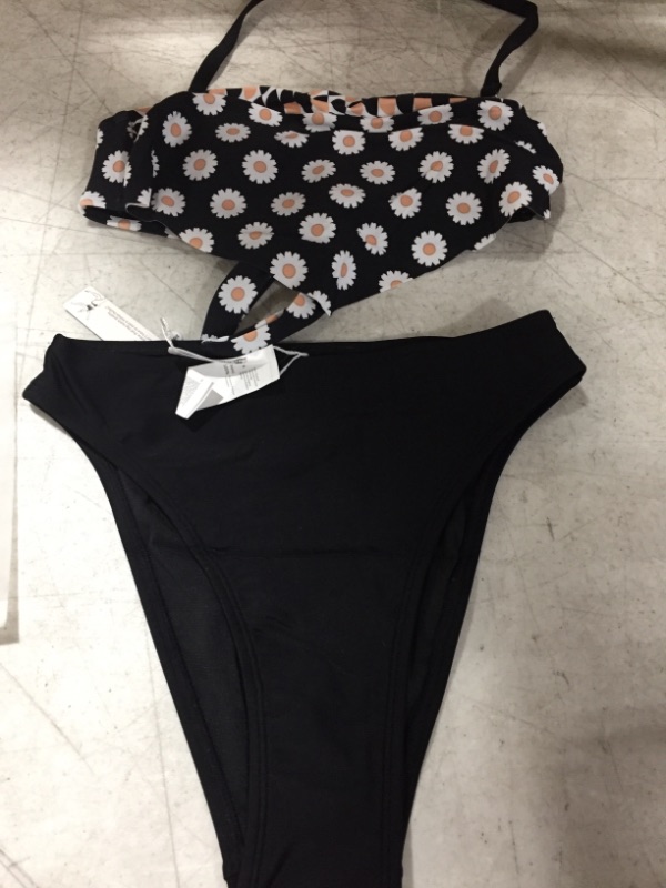 Photo 1 of CUPSHE 2 PIECE BIKINI SET