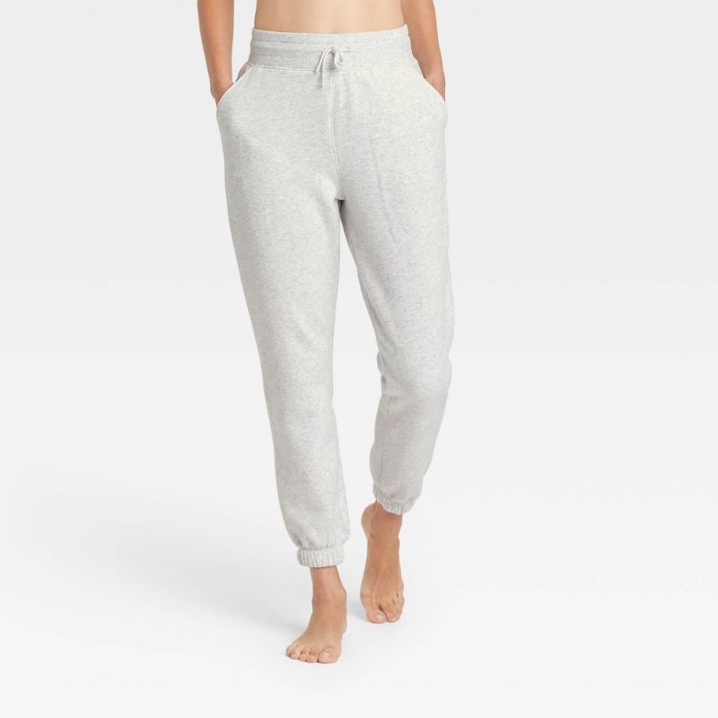 Photo 1 of Woen's Fleece Joggers 28" - All in Otion™ (M)
