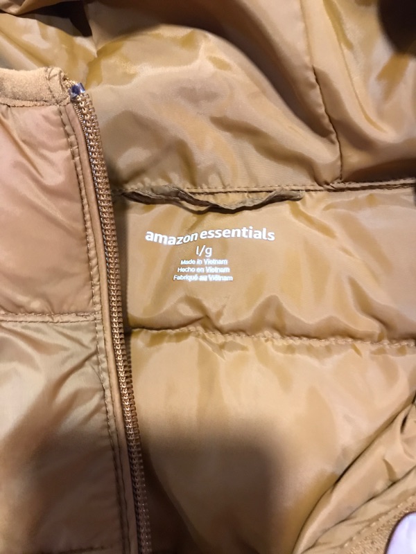 Photo 4 of [Size Large] Amazon Essentials Women's Lightweight Long-Sleeve Full-Zip Water-Resistant Packable Hooded Puffer Jacket [Tan]