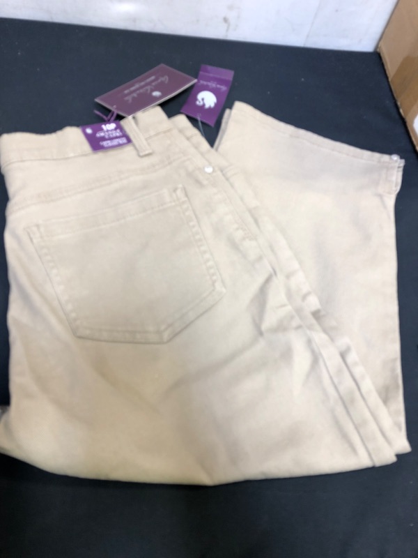 Photo 2 of Gloria Vanderbilt Women's Amanda Capri Jeans, Size 10
