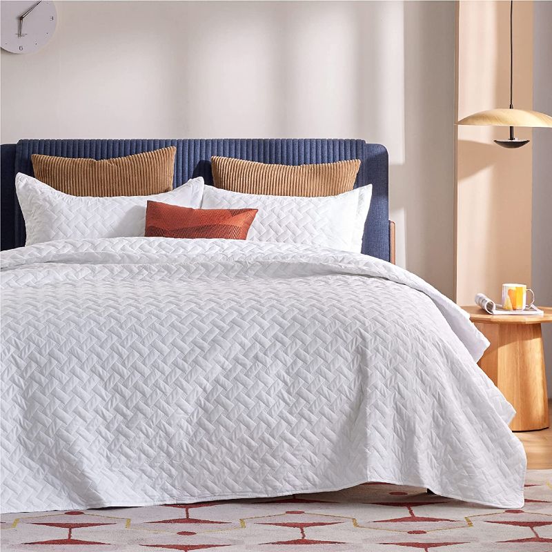 Photo 1 of Bedsure White Quilt Queen Size - Full Size Quilt Bedding Sets 3 Piece- Lightweight Bedspread - Soft Bed Coverlet (Includes 1 Quilt, 2 Shams)
