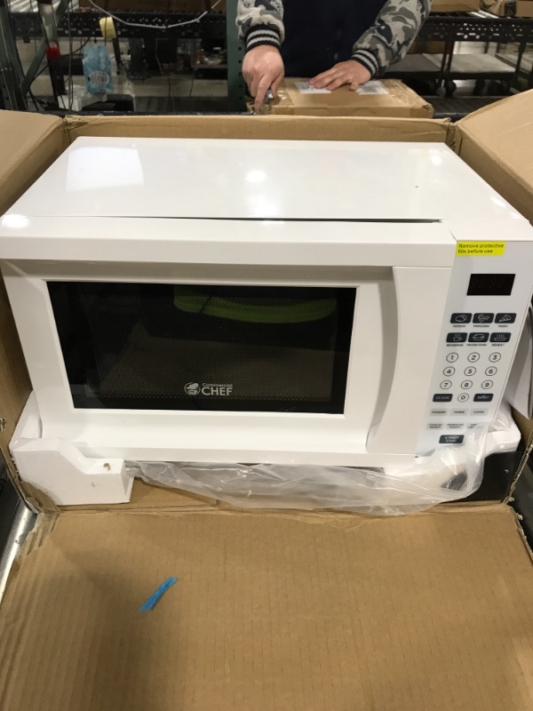 Photo 3 of Commercial Chef CHM770 Counter Top Microwave, 0.7 Cubic Feet
