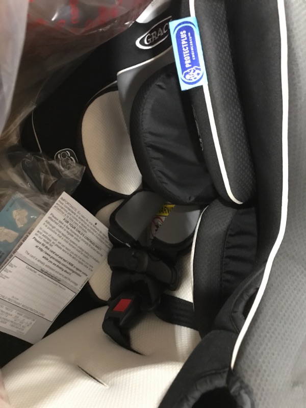 Photo 3 of Graco Extend2Fit 3-in-1 Car Seat