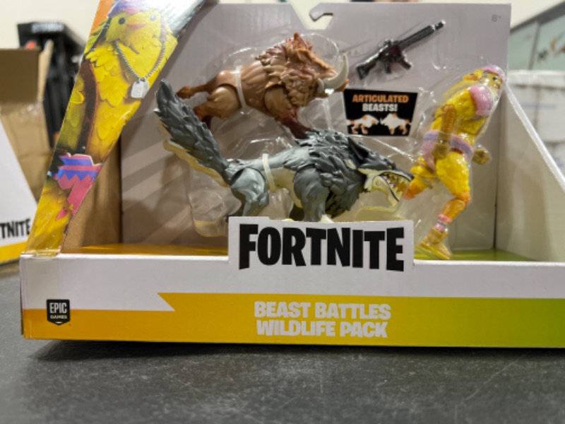 Photo 2 of Fortnite Wolf and Boar - Duo Mode - 4-inch Articulated Wolf, Boar and Cluck Figures with Weapon Accessory
