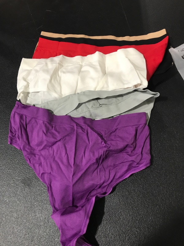 Photo 1 of 6pck of underwear for Women Size-Unknown 