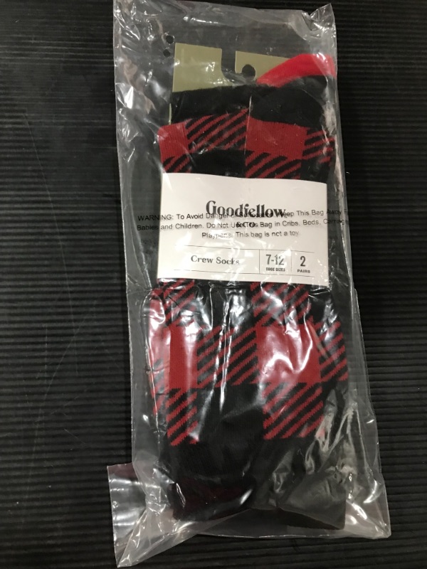Photo 2 of  Socks 2pk - Goodfellow & Co 
COLOR: Red & Black
SIZE: 7-12