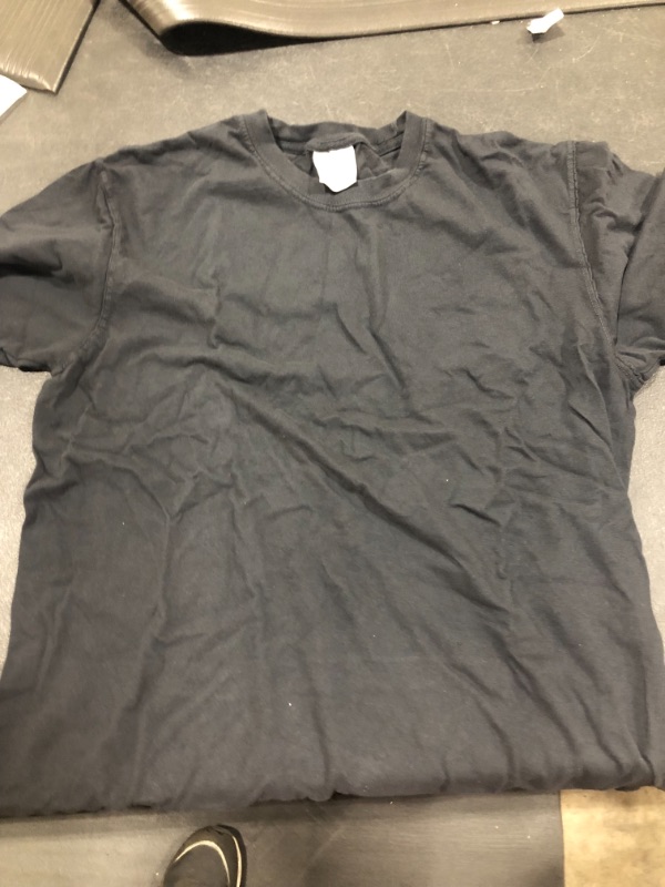 Photo 1 of Generic black t shirt 
Size M 