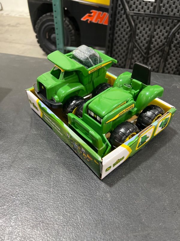 Photo 2 of John Deere Scoop and Haul Set

