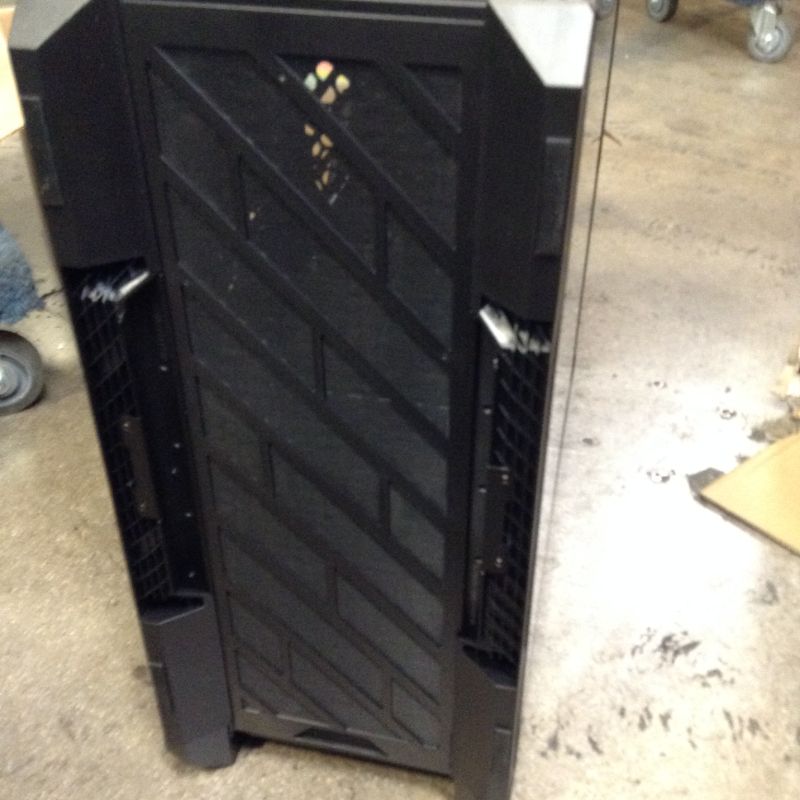 Photo 1 of Asus ROG Strix Helios GX601 RGB Mid-Tower Computer Case for up to EATX Motherboards with USB 3.1 Front Panel, Smoked Tempered Glass, Brushed Aluminum and Steel Construction, and Four Case Fans, Black
