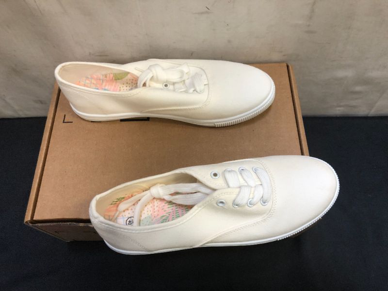 Photo 2 of girl- white shoes size 9/40