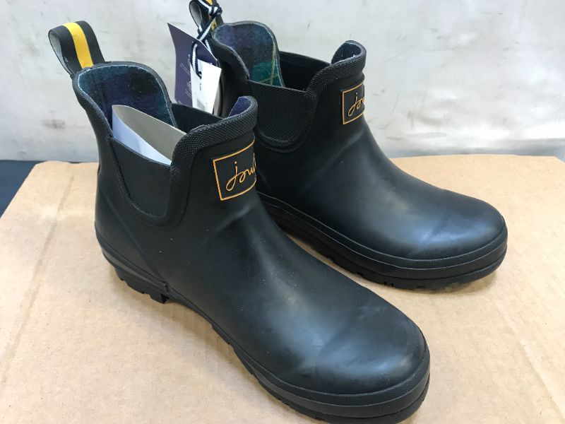 Photo 2 of Joules Women's Rain Boot  size 8 
