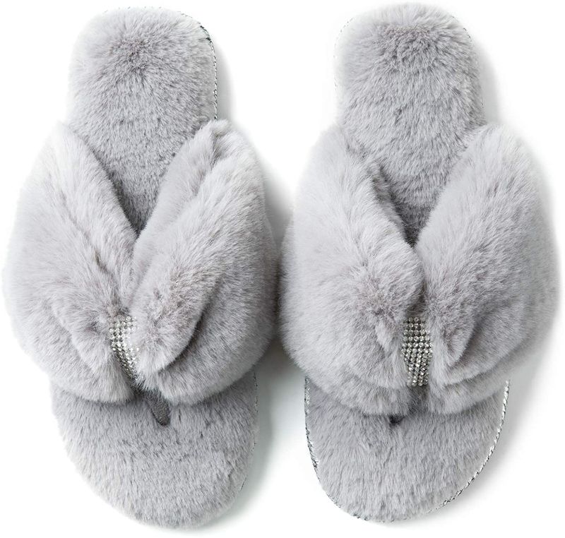 Photo 1 of RockDove Women's Faux Fur Rhinestone Thong Slipper size m

