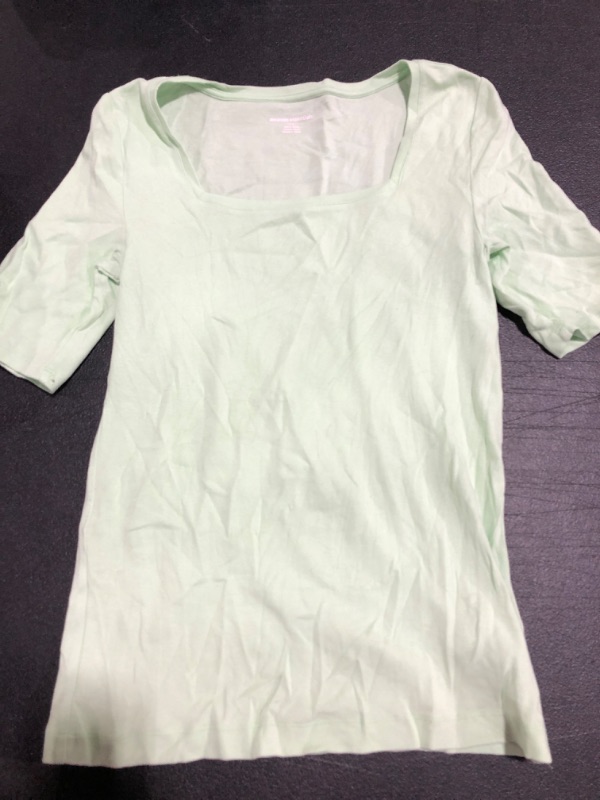 Photo 1 of AMAZON ESSENTIALS WOMEN'S T-SHIRT. GREEN. SIZE LARGE. 