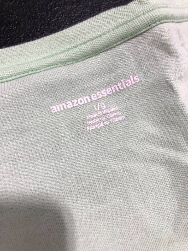 Photo 2 of AMAZON ESSENTIALS WOMEN'S T-SHIRT. GREEN. SIZE LARGE. 