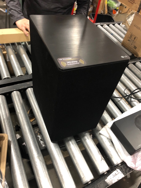 Photo 1 of LG SP9YA 5.1.2 Ch Dolby Atmos Soundbar with Wireless Subwoofer (2021)
