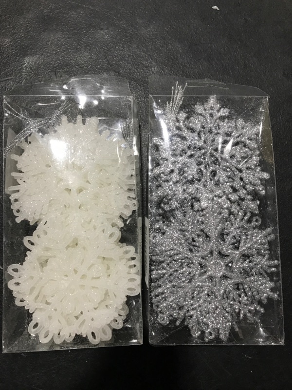 Photo 2 of 36pcs Silver Glitter Snowflake Ornaments, 4 Inch Plastic Snowflake Hanging Decorations Christmas Tree Ornaments for Winter Wonderland Holiday Party
2 PACK