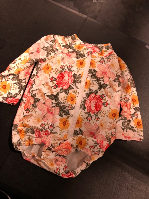 Photo 1 of BABY OUTIFT SIZE 12-18M 
