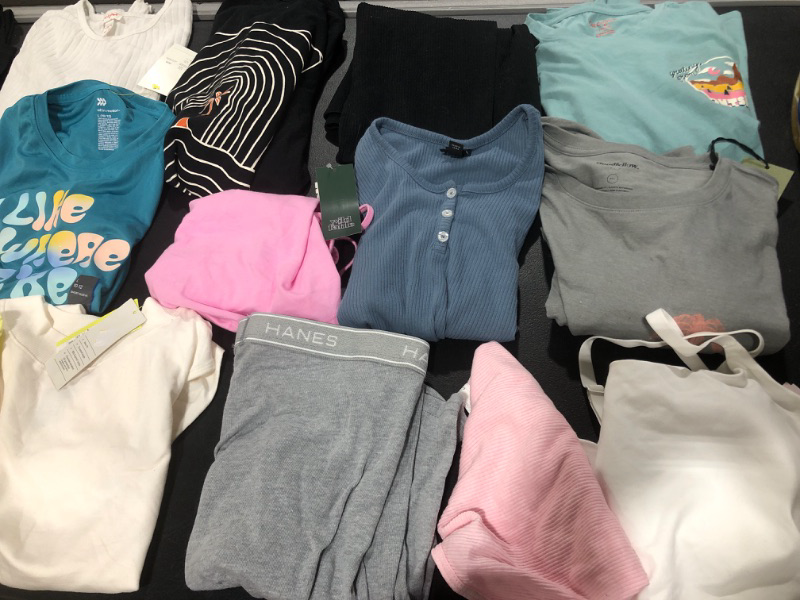 Photo 2 of BAG LOT! BRAND NEW ITEMS (22PCS)-- SIZES VARY 