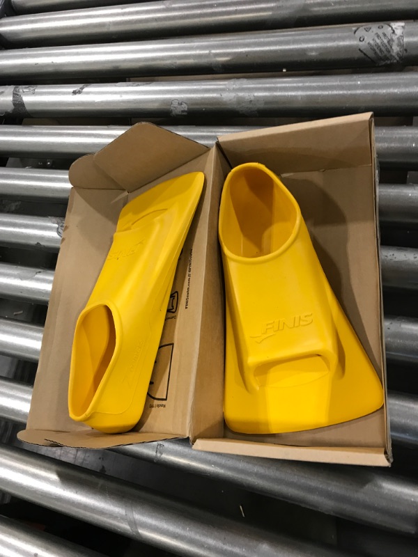 Photo 2 of "BcTlyInc Youth Zoomer Fins, Yellow Gold - Size C, BLADE ANGLE: Fin blade aligns with the natural angle of the foot, promoting a proper kick By Visit the BcTlyInc Store"
