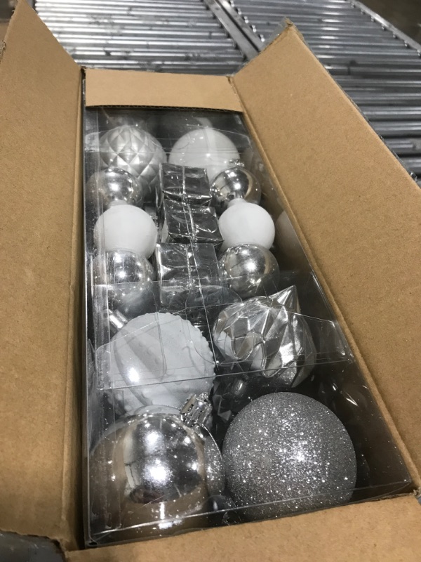 Photo 2 of 100pcs Christmas Balls Ornaments for Xmas Tree, Delicate Christmas Decoration Baubles Craft Set Shatterproof Plastic Christmas Ornaments Balls kit for New Year Holiday Wedding Party(Silver+White)