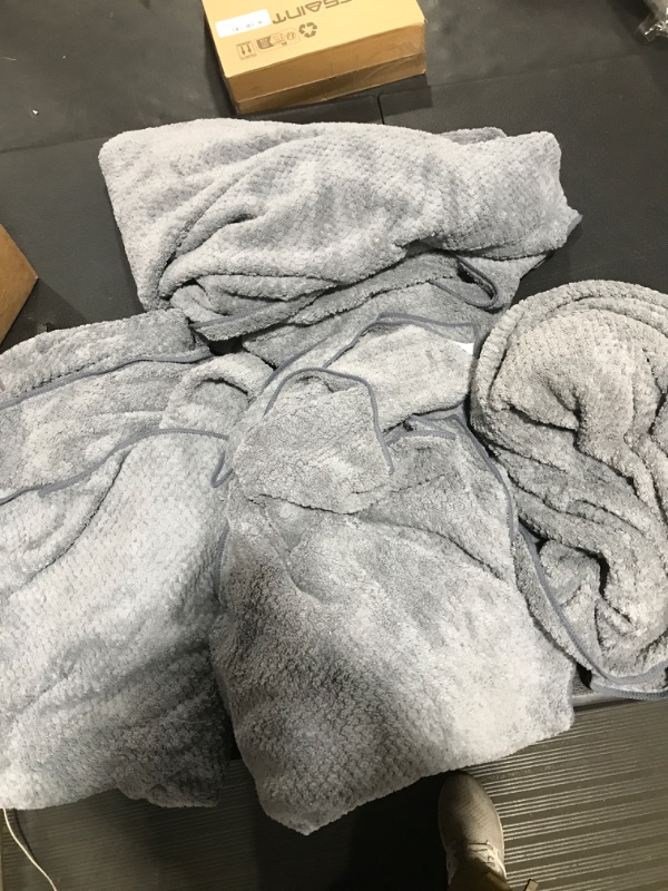 Photo 1 of 4 pack of bath towels 35 x 70 grey
