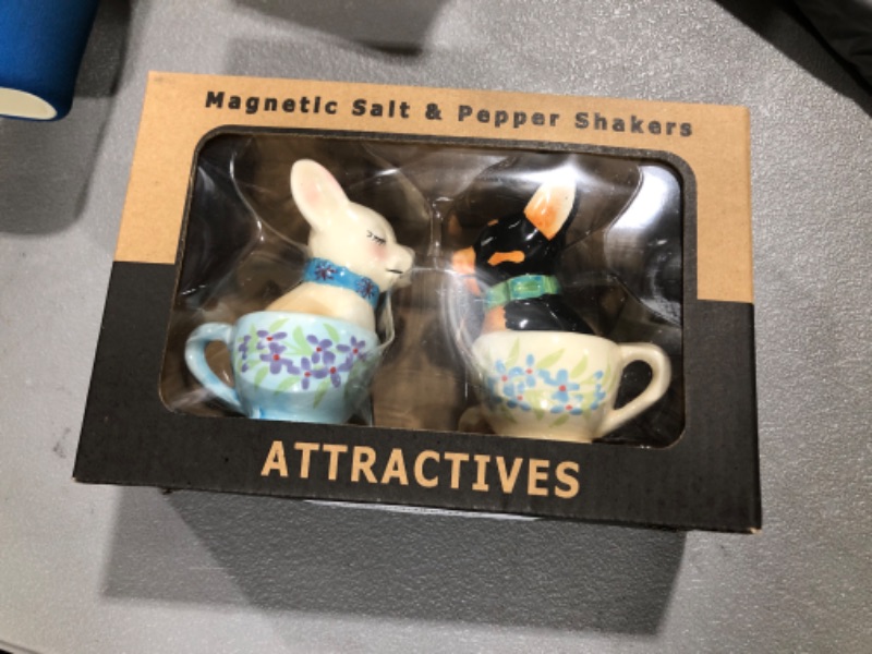 Photo 2 of 1 X Tea Cup Pups Magnetic Salt & Pepper Shaker Set S/P