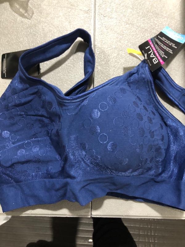 Photo 2 of Bali Women's Comfort Revolution Full-Coverage Wireless Bra, Foam Wirefree T-Shirt Bra, DF3488 Medium In the Navy Dot
SIZE M