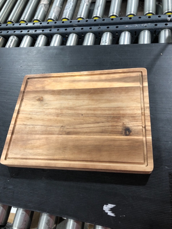 Photo 2 of 17IN X 13IN SOLID WOOD CUTTING BOARD 