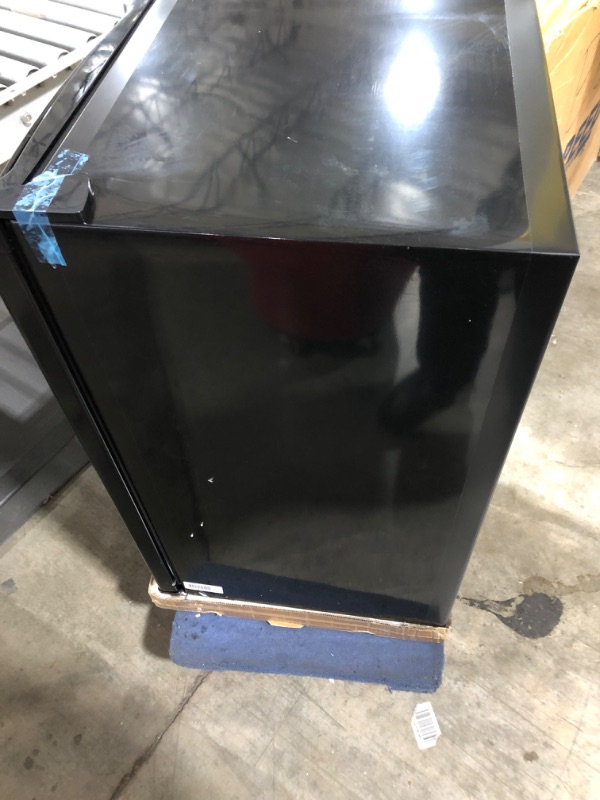 Photo 3 of Midea MRU03M2ABB Upright Freezer Large Black, 3.0 Cubic Feet