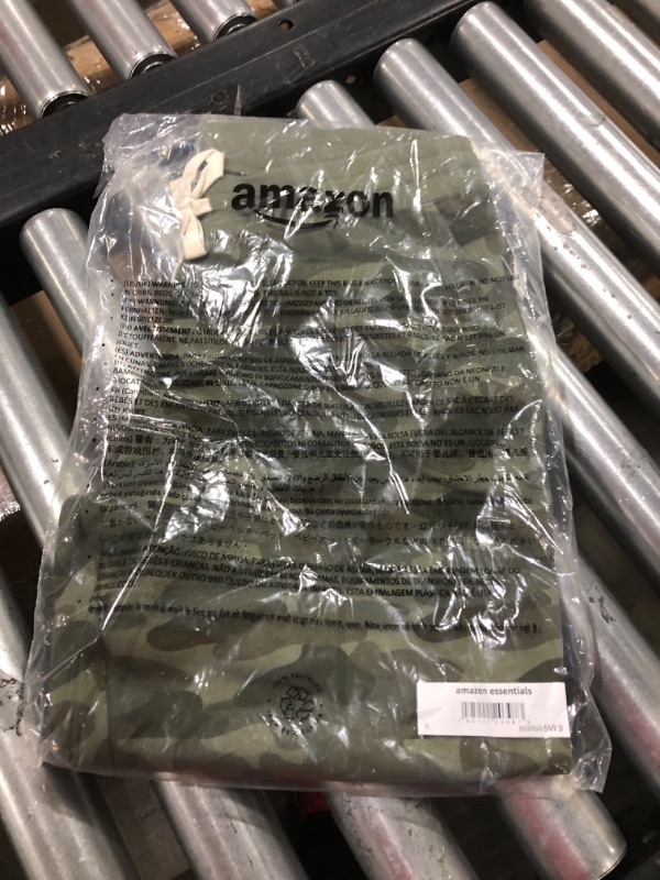 Photo 2 of Amazon Essentials Women's French Terry Fleece Jogger Sweatpant (Available in Plus Size) Small Green, Camo