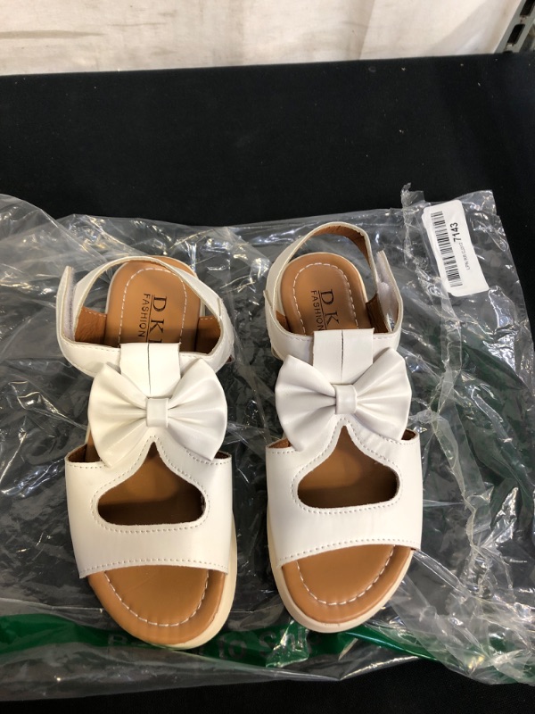 Photo 1 of GIRLS WHITE VELCRO SANDALS WITH BOW, SIZE 7