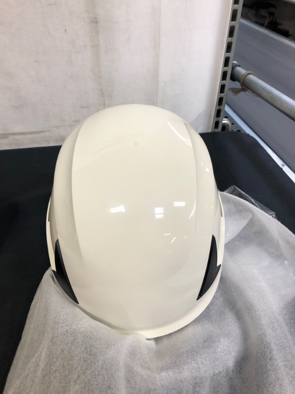 Photo 3 of 3M SecureFit Safety Helmet, X5001V-ANSI, White, Vented
, SIZE 50- 65cm 