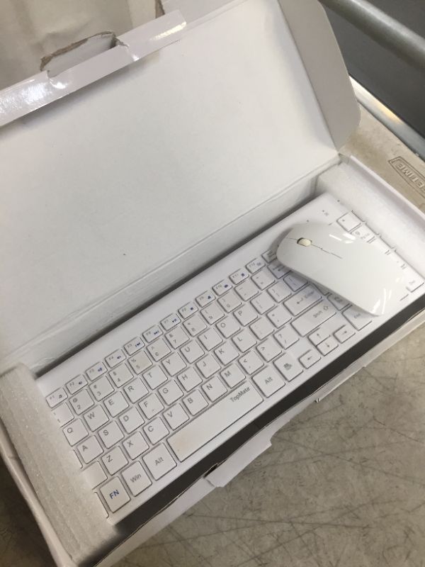 Photo 1 of TopMate Portable Wireless Keyboard Black%EF%BC%8CWhite