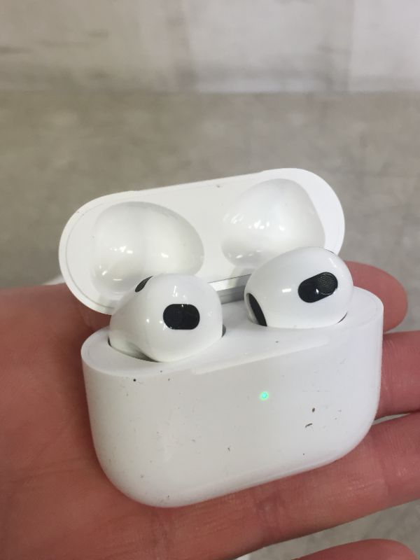 Photo 2 of Apple AirPods with Charging Case (3rd Generation)