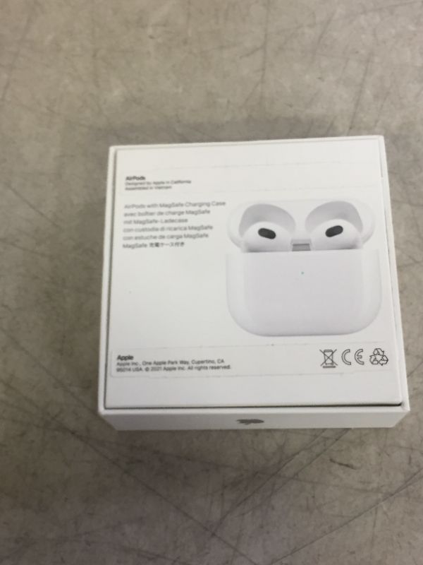 Photo 5 of Apple AirPods with Charging Case (3rd Generation)