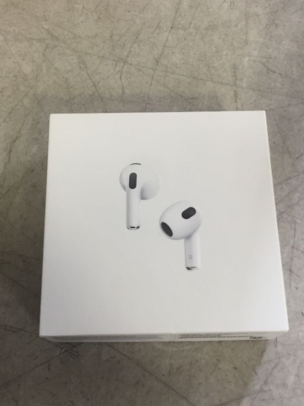 Photo 7 of Apple AirPods with Charging Case (3rd Generation)