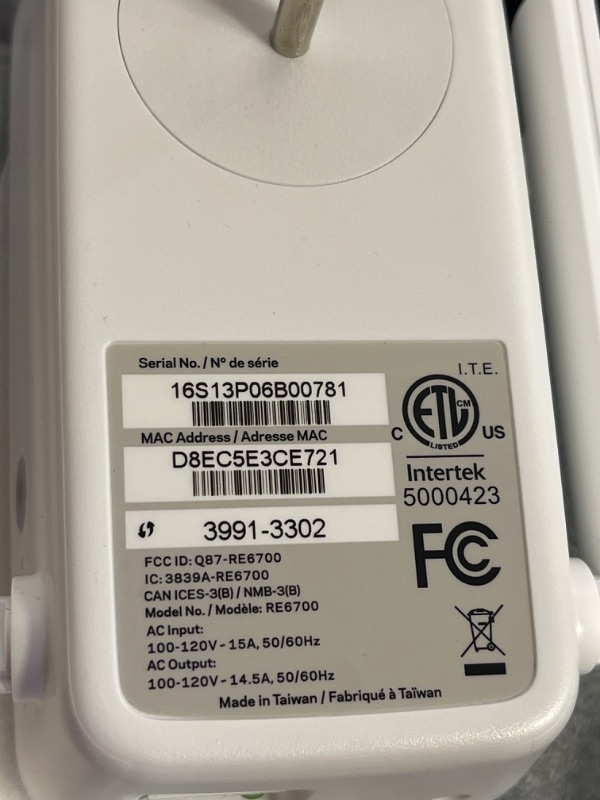 Photo 1 of Linksys RE6700: AC1200 Amplify Cross-Band Wi-Fi Extender, Wireless Range Booster, Gigabit Ethernet Port, Spot-Finder Technology (White)
