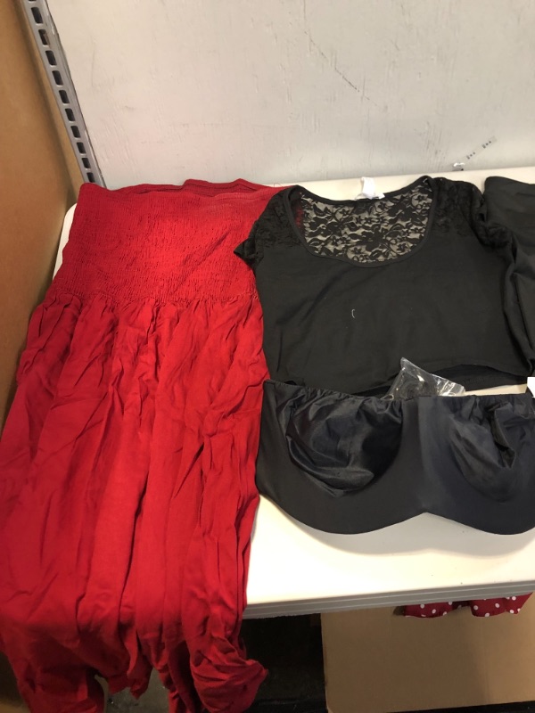 Photo 3 of BAG LOT OF WOMENS CLOTHING- SIZE L ---SOLD AS IS ---

