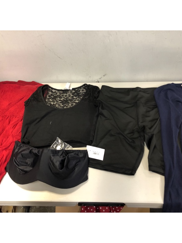 Photo 1 of BAG LOT OF WOMENS CLOTHING- SIZE L ---SOLD AS IS ---
