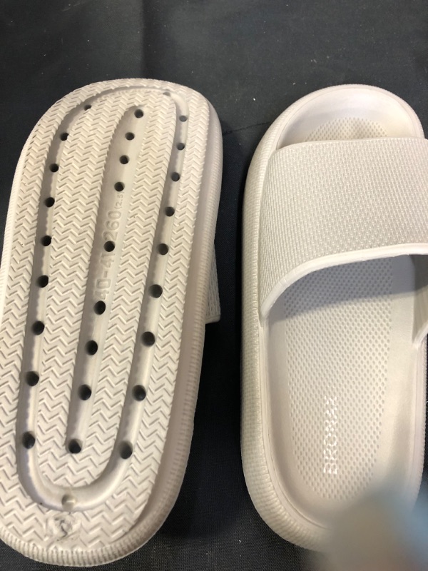 Photo 3 of Bronax Mens Size 7.5 Womens Size 8-9 White Slip On Comfort Pillow Slide Sandals