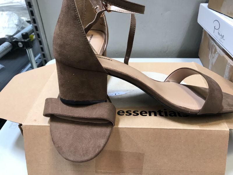 Photo 1 of Amazon Essentials Women's Two Strap Heeled Sandal Size 13