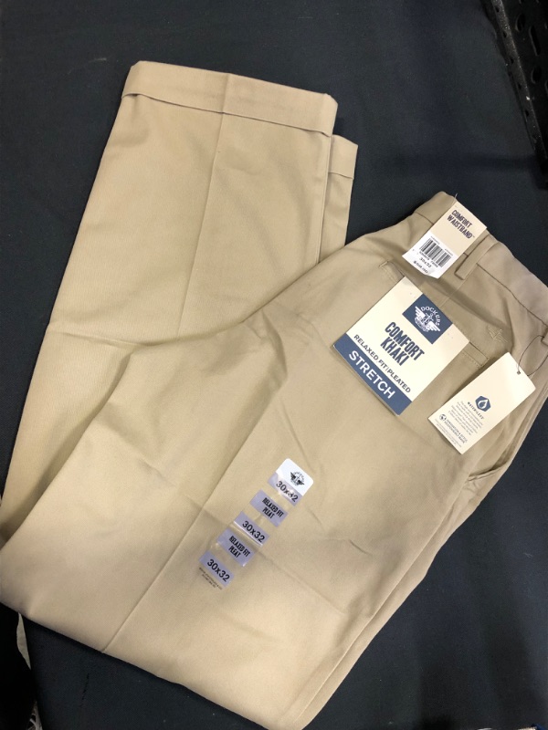 Photo 2 of Dockers Men's Relaxed Fit Comfort Khaki Pants - Pleated 30 X 32
