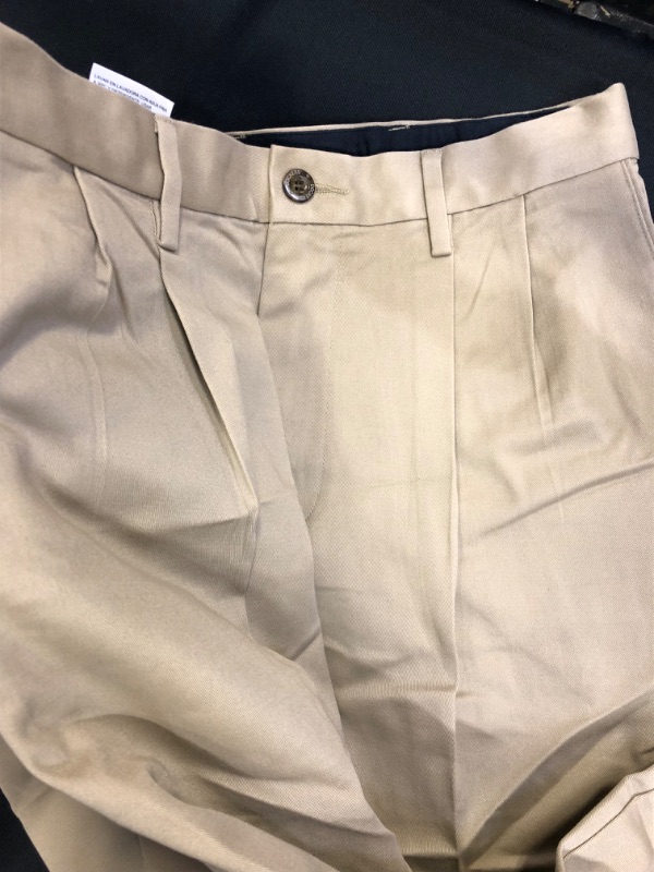 Photo 3 of Dockers Men's Relaxed Fit Comfort Khaki Pants - Pleated 30 X 32
